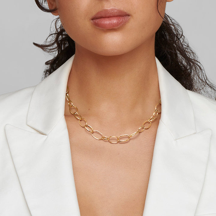 Short Scultura Link Necklace in 18K Gold